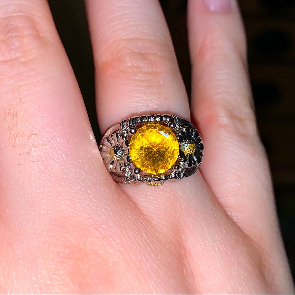 Beautiful sunflower ring with yellow stone 💍🌻